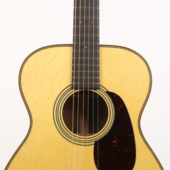 Martin Custom Shop Style 28 00 Acoustic Bearclaw Engelmann Spruce and Figured Claro Walnut