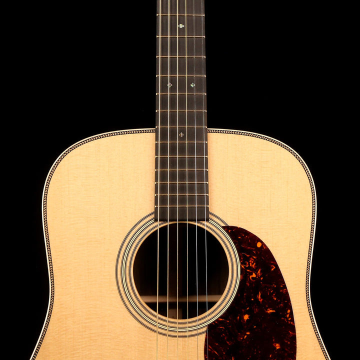 Martin D-28 Modern Deluxe Acoustic Gloss Natural