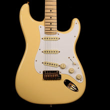 Fender American Pro Stratocaster Limited Edition Vintage White Gold Hardware 2018