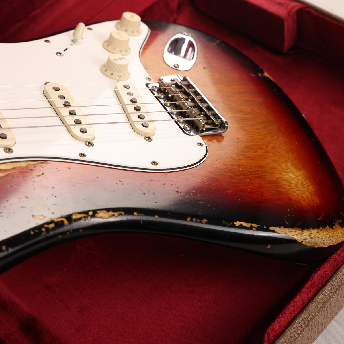 Fender Custom Shop 1963 Stratocaster Reissue Korina Body Heavy Relic 3-Tone Sunburst — 8