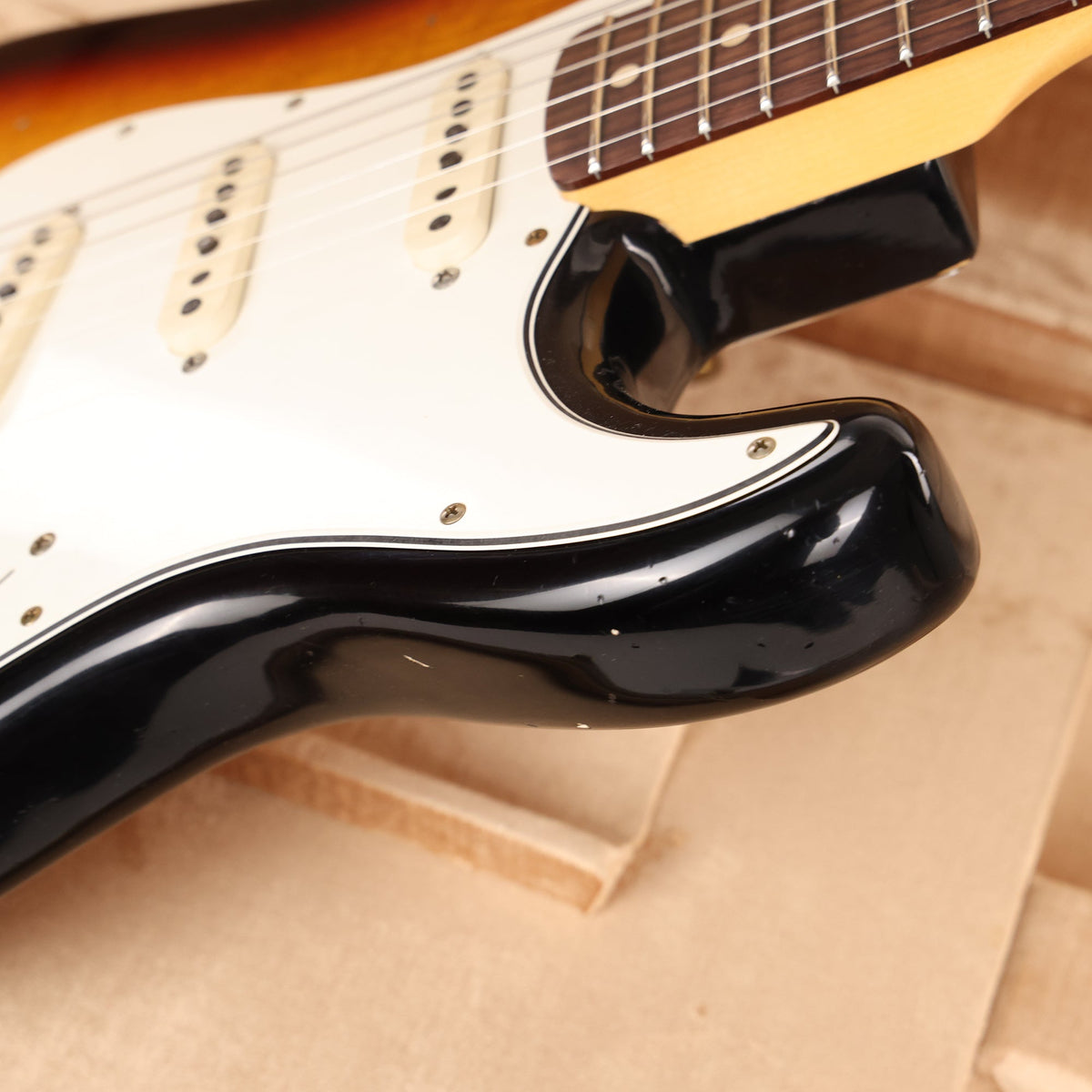 Fender Custom Shop 1963 Stratocaster Reissue Korina Body Journeyman Relic 3-Tone Sunburst — 10