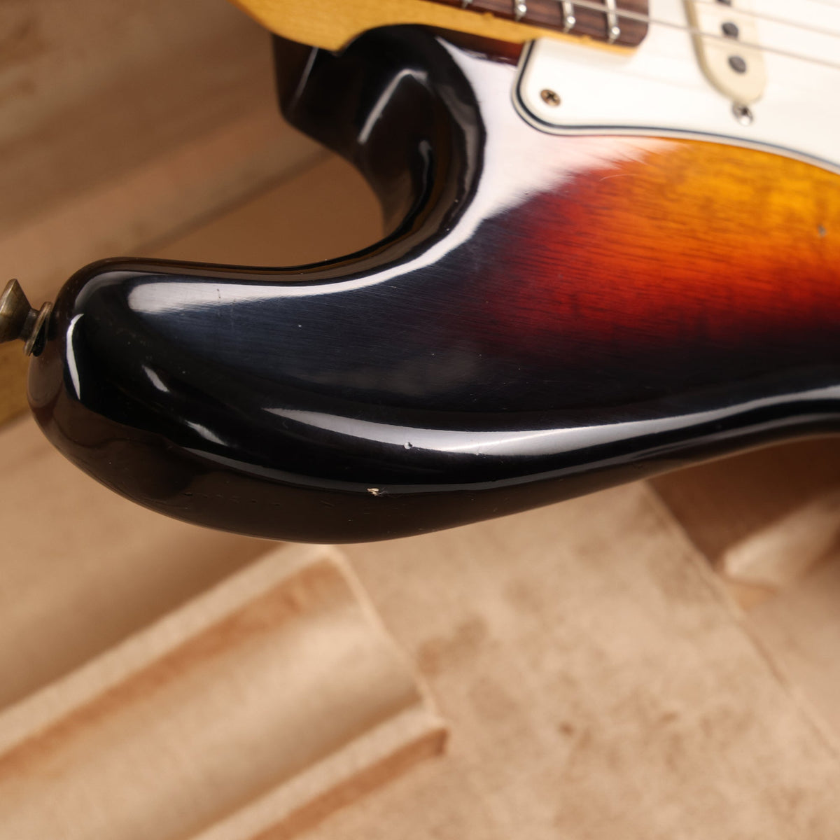 Fender Custom Shop 1963 Stratocaster Reissue Korina Body Journeyman Relic 3-Tone Sunburst — 7