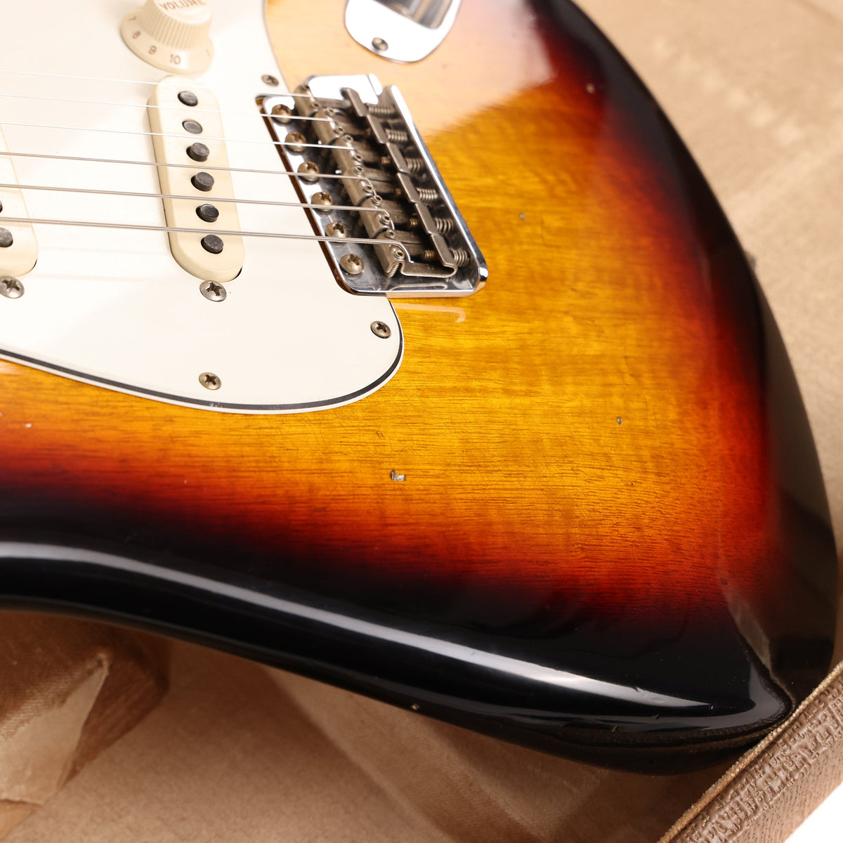 Fender Custom Shop 1963 Stratocaster Reissue Korina Body Journeyman Relic 3-Tone Sunburst — 8