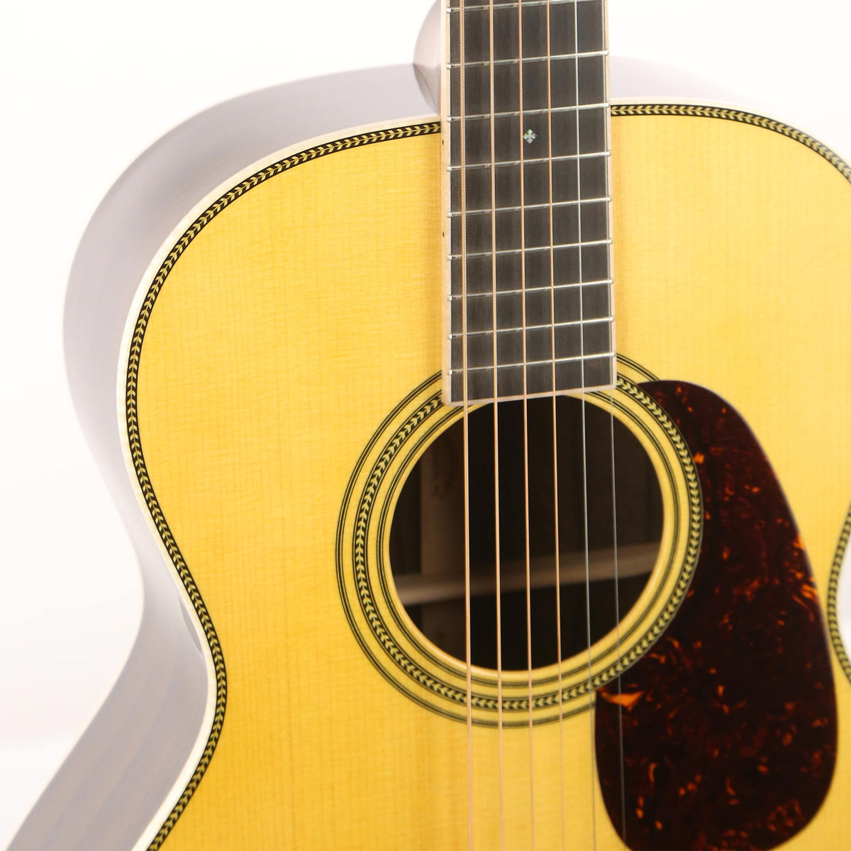 Martin Custom Shop 00 14-Fret Adirondack Spruce and Ziricote Used — 9