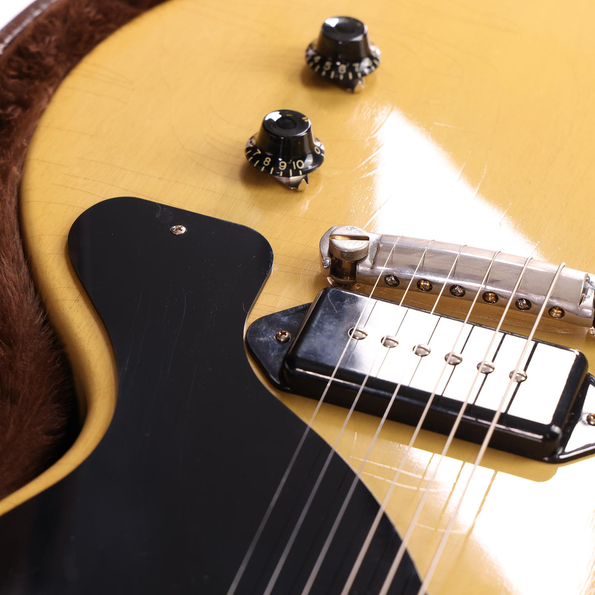 Gibson Custom Shop 1957 Les Paul Junior TV Yellow Murphy Lab Ultra Light Aged — 10