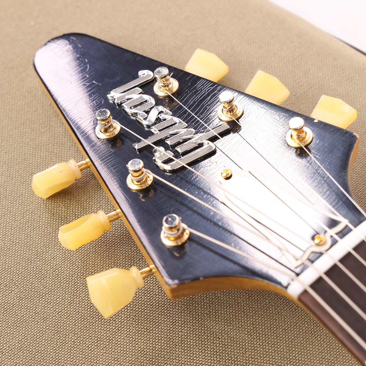 Gibson Custom Shop Collector's Edition 1958 Korina Flying V Murphy Lab Light Aged Natural — 6