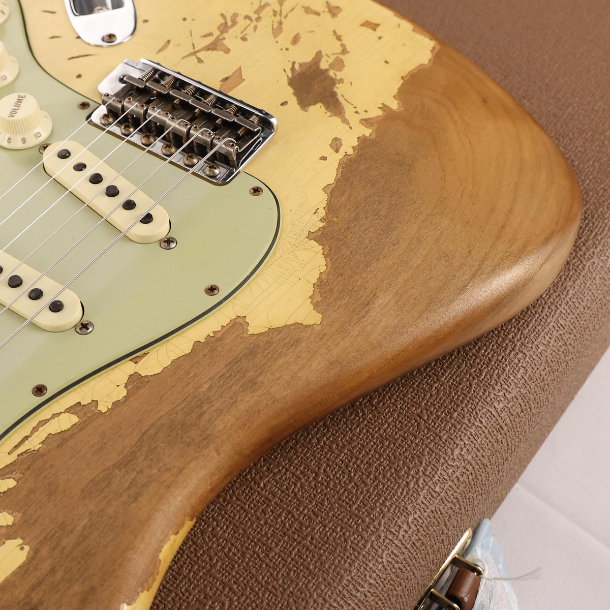 Fender Custom Shop Dual Mag II Stratocaster Super Heavy Relic Aged Vintage White — 8