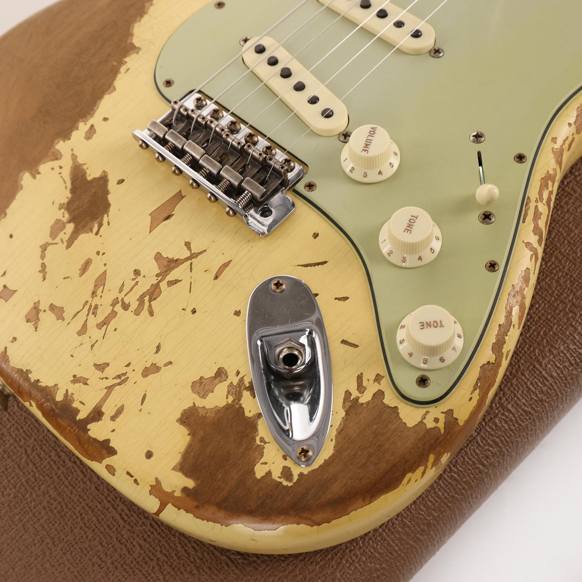 Fender Custom Shop Dual Mag II Stratocaster Super Heavy Relic Aged Vintage White — 9