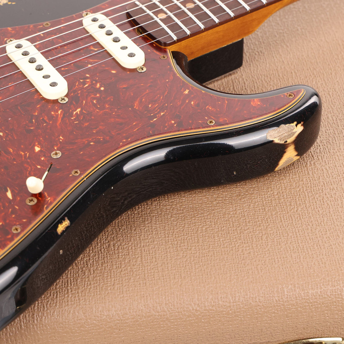 Fender Custom Shop Limited Edition 1961 Stratocaster Heavy Relic Aged Black over 3-Tone Sunburst — 10
