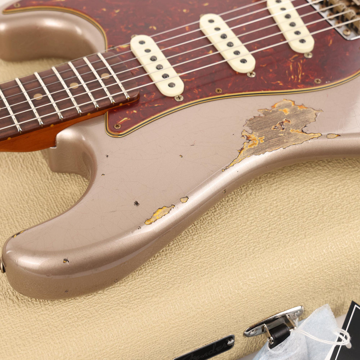 Fender Custom Shop Limited Edition 1961 Stratocaster Heavy Relic Shoreline Gold over 3-Tone Sunburst Used — 7