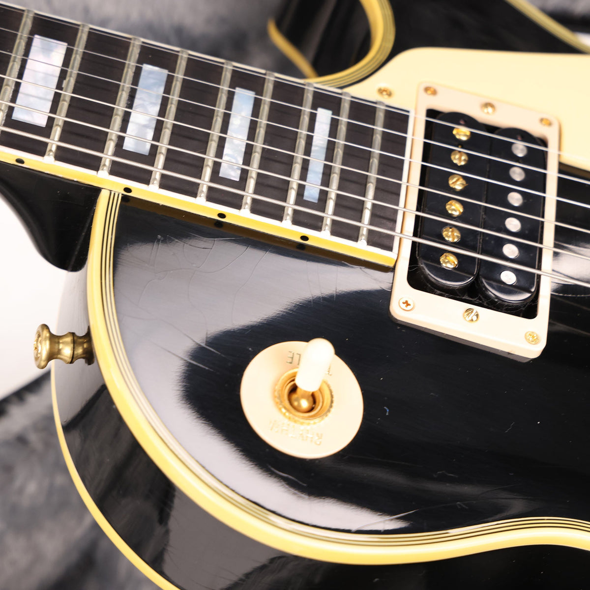 Gibson Custom Shop Les Paul Custom Made 2 Measure Cream Plastics and Gold Hardware Ultra Light Aged — 6