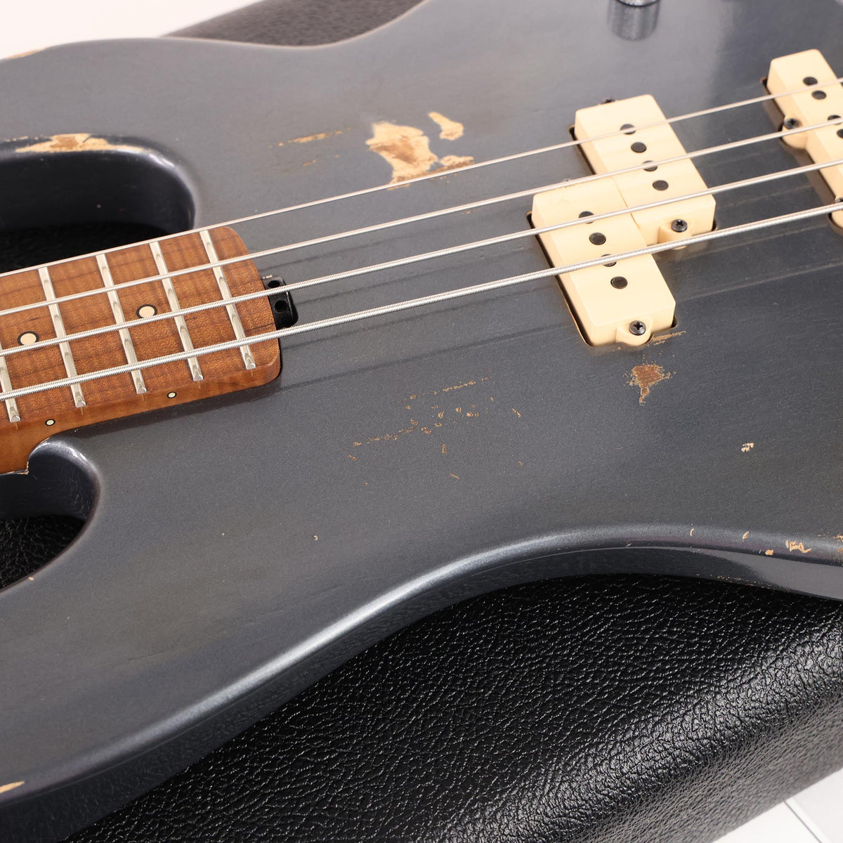 Charvel Custom Shop San Dimas Bass IV Nitro Relic Masterbuilt Joe Williams Charcoal Frost — 8