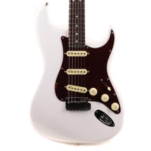 Fender American Ultra Stratocaster Rosewood Fretboard Arctic Pearl