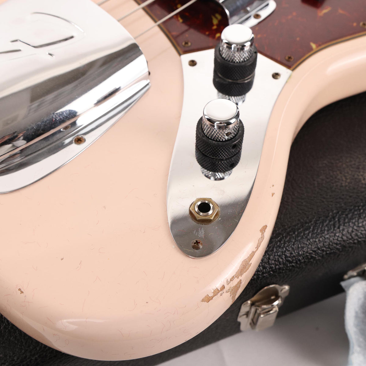 Fender Custom Shop 1960 Jazz Bass Relic Faded Aged Shell Pink Used — 9
