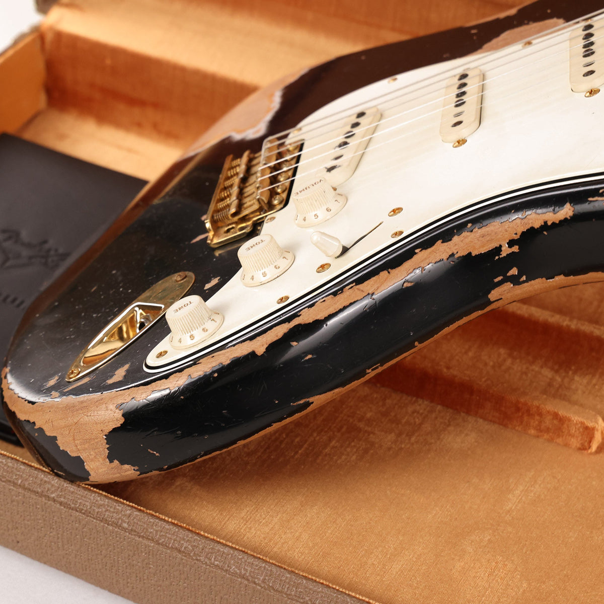 Fender Custom Shop 1960s Stratocaster Ultimate Relic Black with Gold Hardware Masterbuilt David Brown — 10