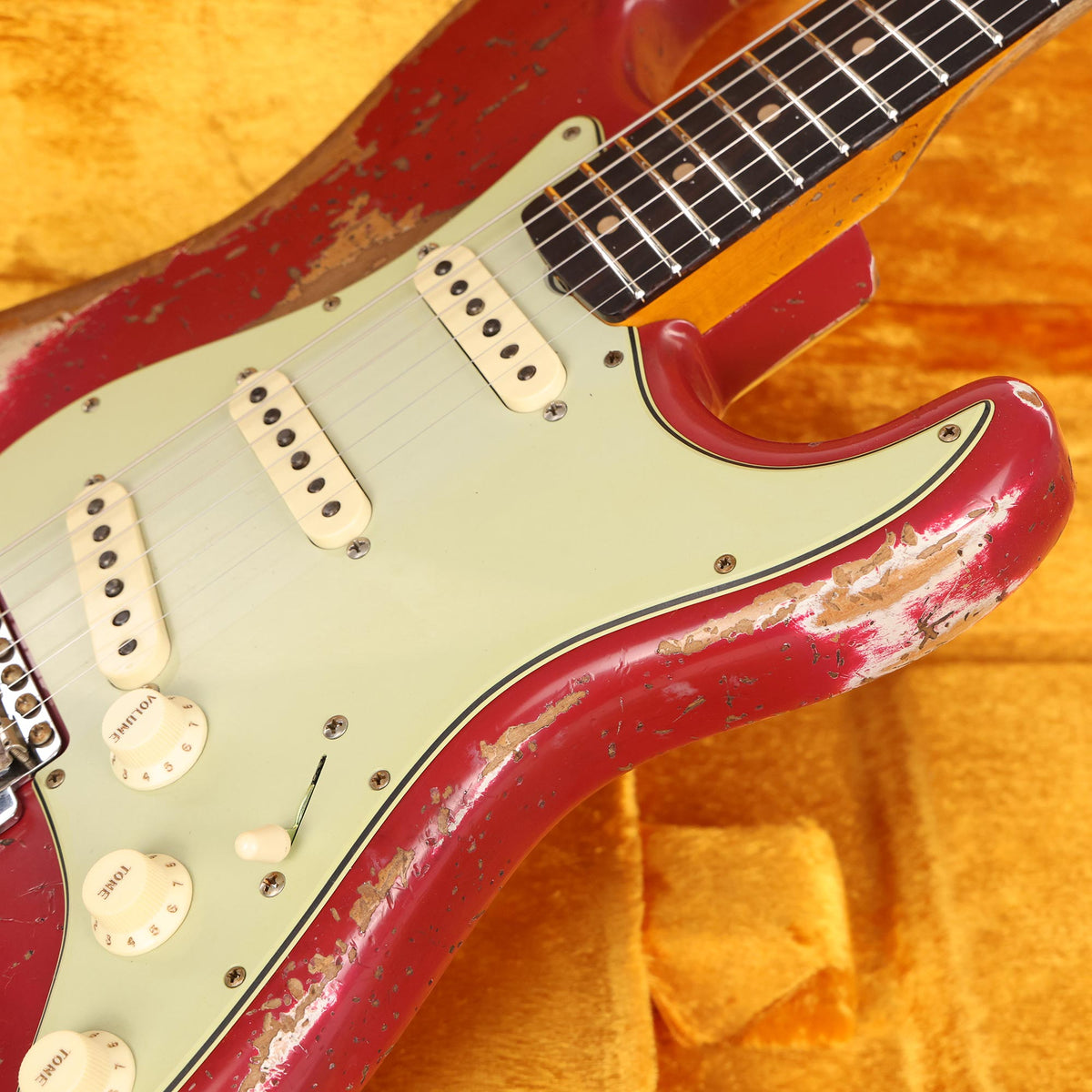 Fender Custom Shop 1959 Stratocaster Super Heavy Relic Faded Aged Dakota Red — 9