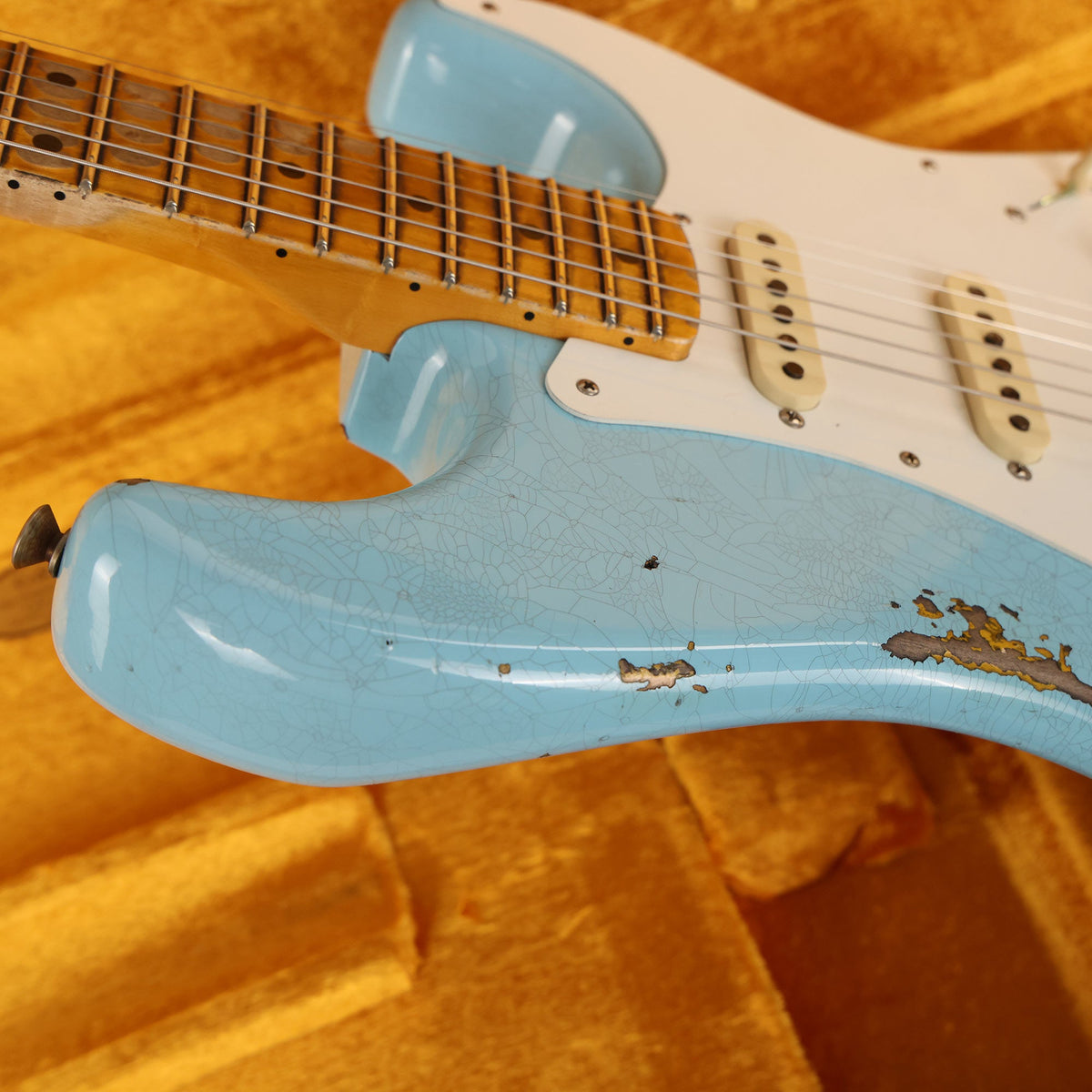 Fender Custom Shop Limited Edition Mischief Maker Stratocaster Heavy Relic Daphne Blue over Sunburst — 7