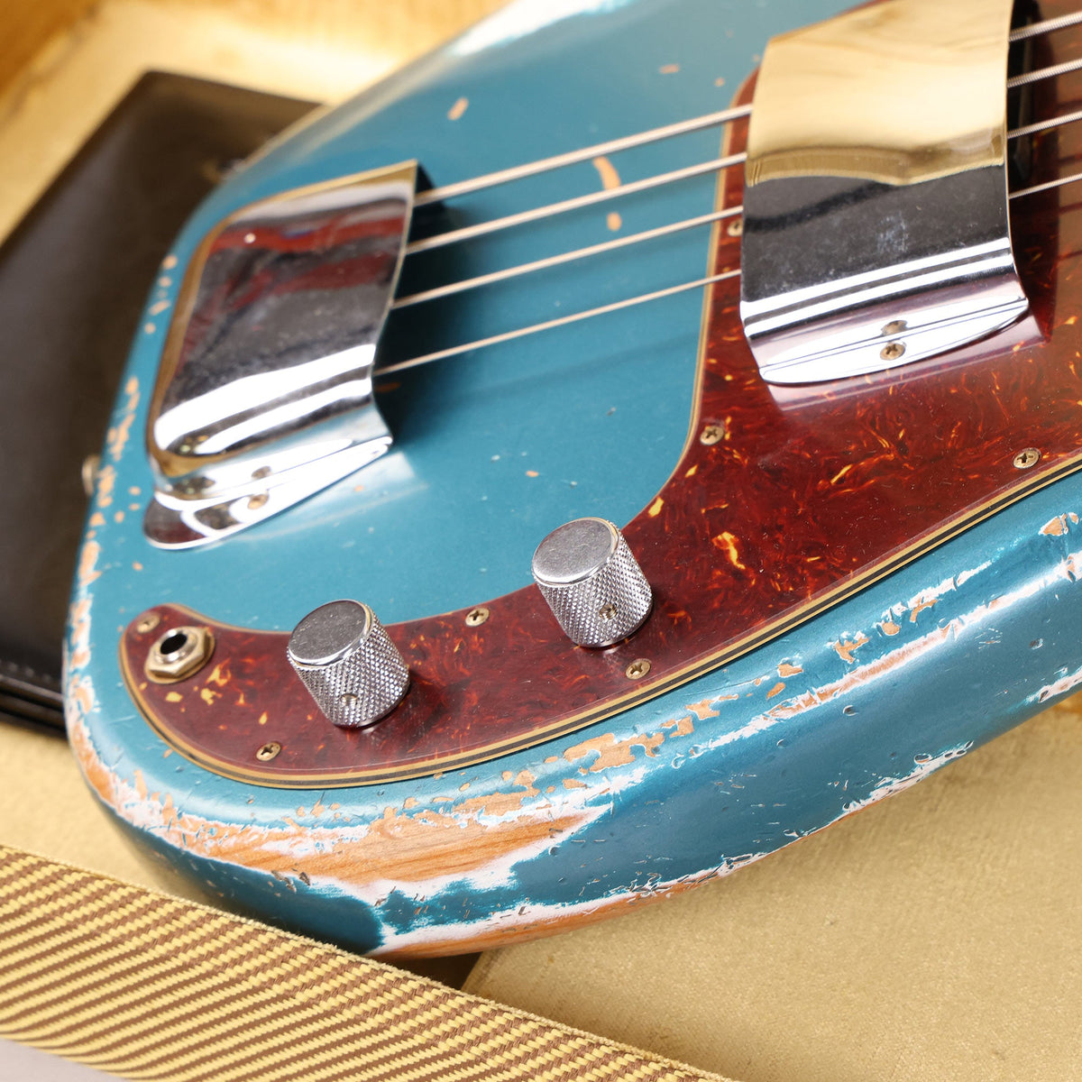 Fender Custom Shop 1963 Precision Bass Heavy Relic Ocean Turquoise — 10